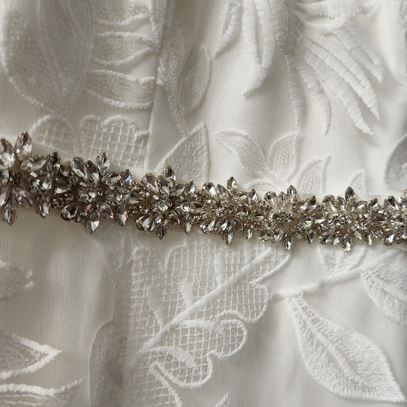 David's Bridal DB Studio Sequin Leaf Sheath Wedding Dress Soft White Size 8 - Picture 5 of 16